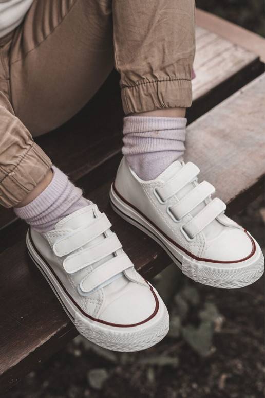 Zapatos casual infantil con cierres adhesivos en color blanco Foster