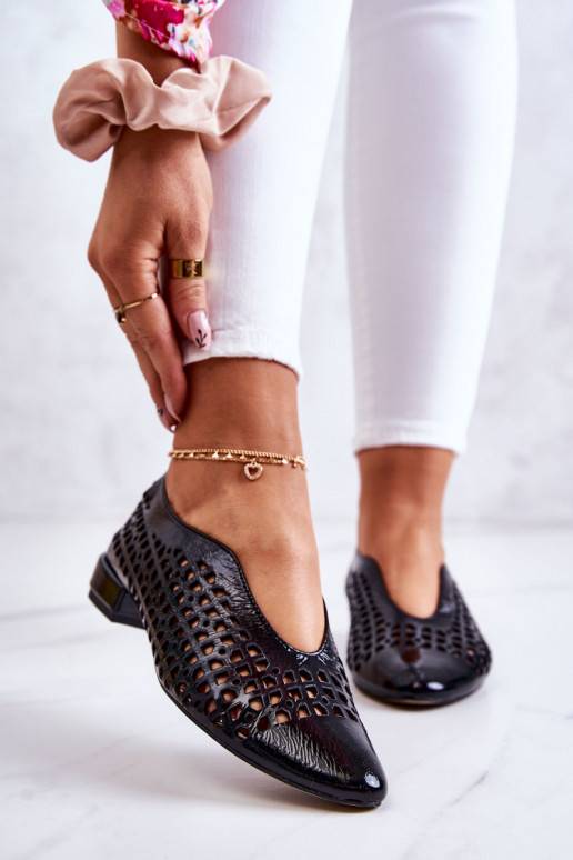 Zapatos de estilo elegante con elementos calados en color negro Ismena