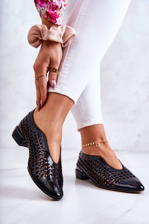 Zapatos de estilo elegante con elementos calados en color negro Ismena