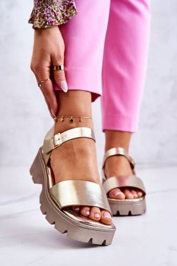Sandalias de mujer con tacón en color dorado Sovie
