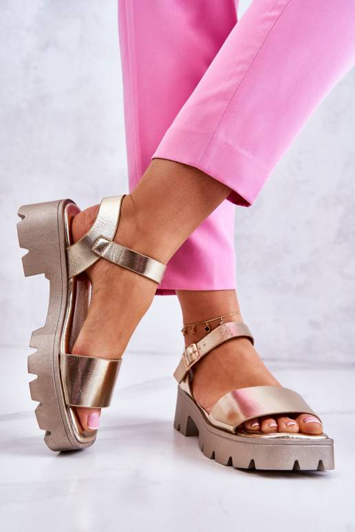 Sandalias de mujer con tacón en color dorado Sovie