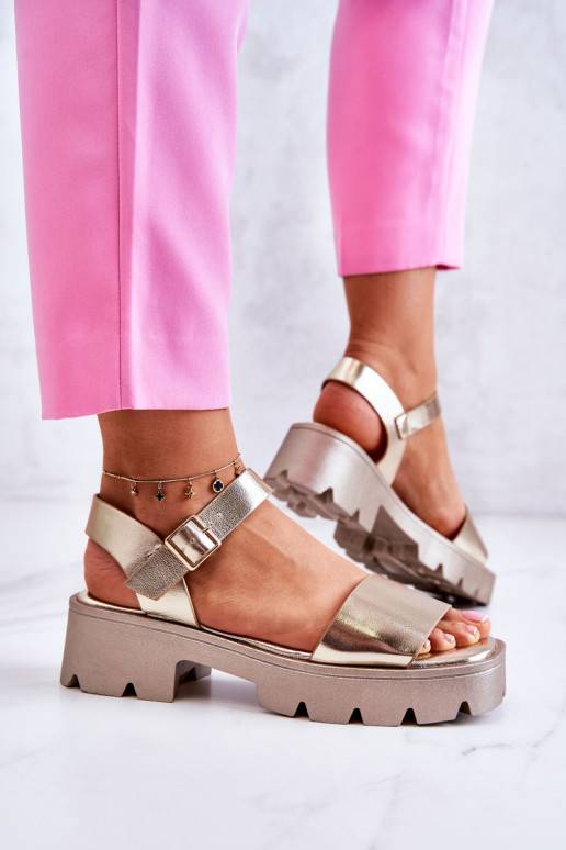 Sandalias de mujer con tacón en color dorado Sovie