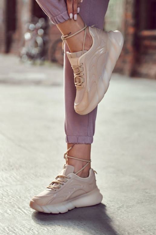 Zapatillas modelo zapatos color beige Sollero