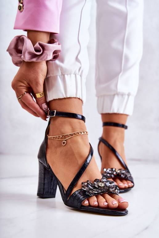 Sandalias de mujer con detalles brillantes en color negro Ramona