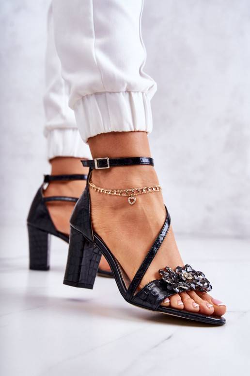 Sandalias de mujer con detalles brillantes en color negro Ramona