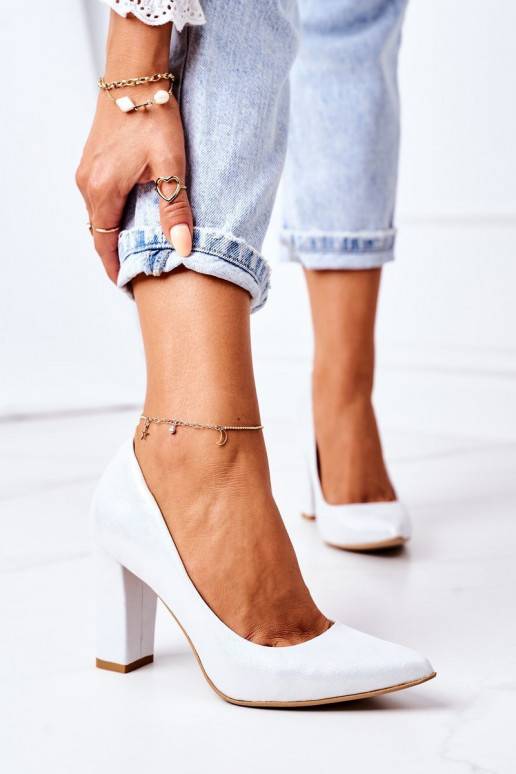 Zapatos de raso plateados Zapatos de raso plateados