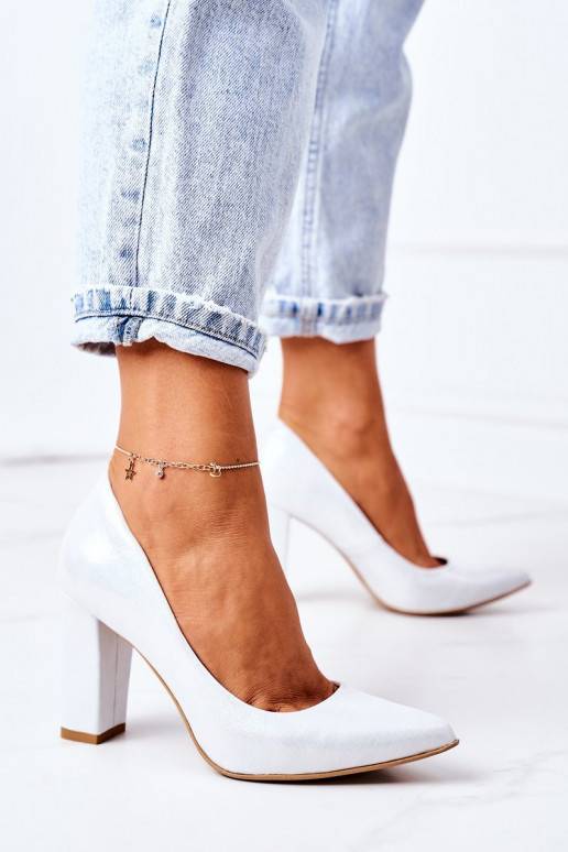 Zapatos de raso plateados