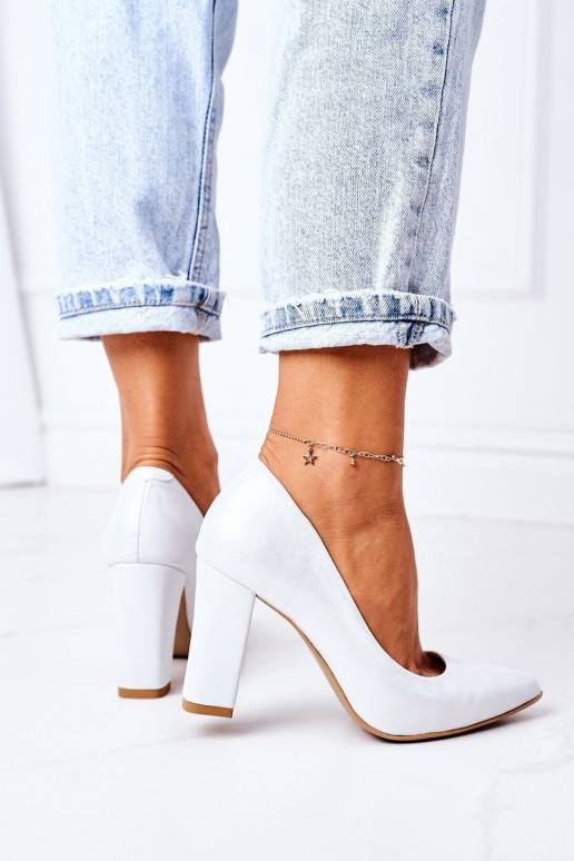 Zapatos de raso plateados Zapatos de raso plateados