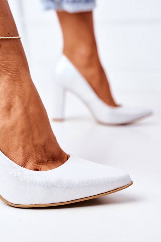 Zapatos de raso plateados