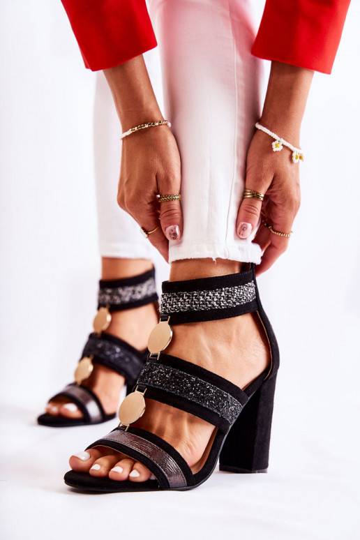 Sandalias de mujer con tacón en color negro Laurita