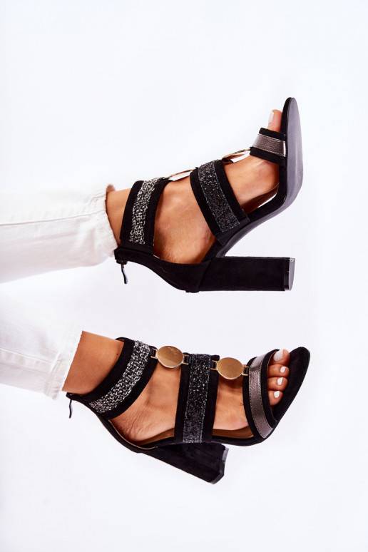 Sandalias de mujer con tacón en color negro Laurita