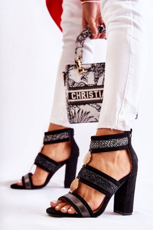 Sandalias de mujer con tacón en color negro Laurita