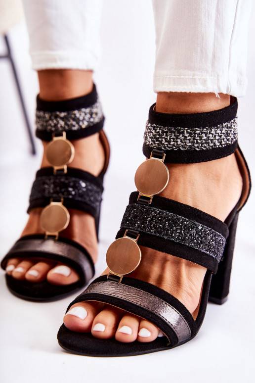 Sandalias de mujer con tacón en color negro Laurita
