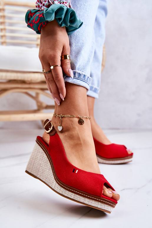 Sandalias cómodas con hebillas en... Sandalias cómodas con hebillas en...