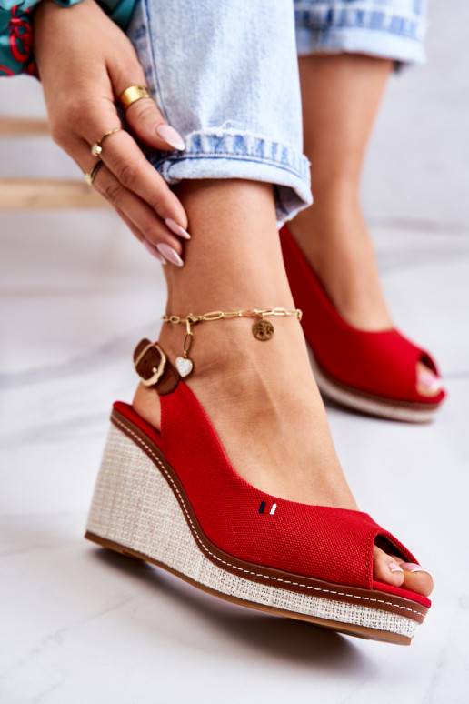 Sandalias cómodas con hebillas en... Sandalias cómodas con hebillas en...