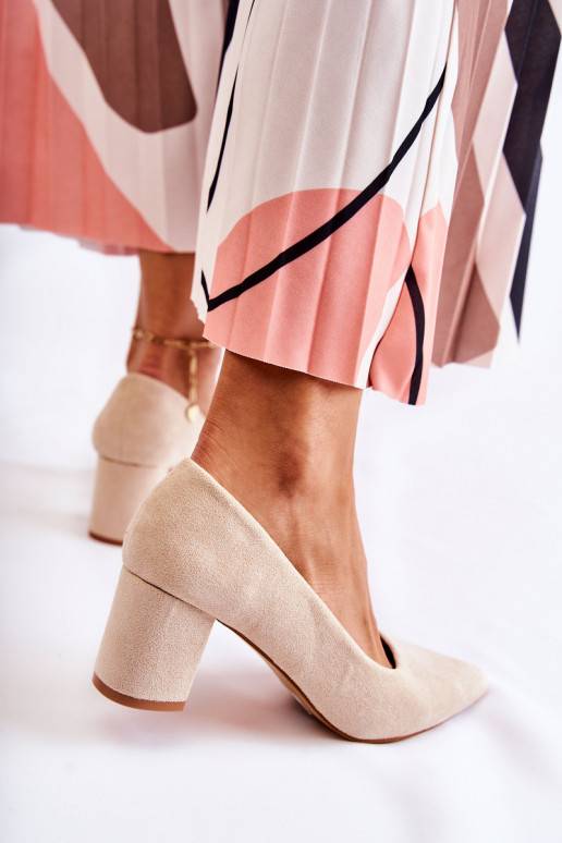 Zapatos modelo clásico de ante con tacón beige Lency