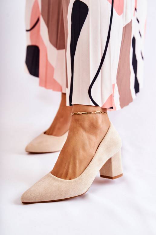 Zapatos modelo clásico de ante con tacón beige Lency