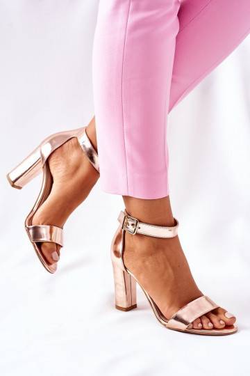 Sandalias de mujer modelo clásico con tacón Laura Messi color champagne