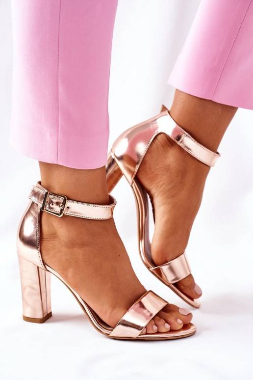 Sandalias de mujer modelo clásico con tacón Laura Messi color champagne