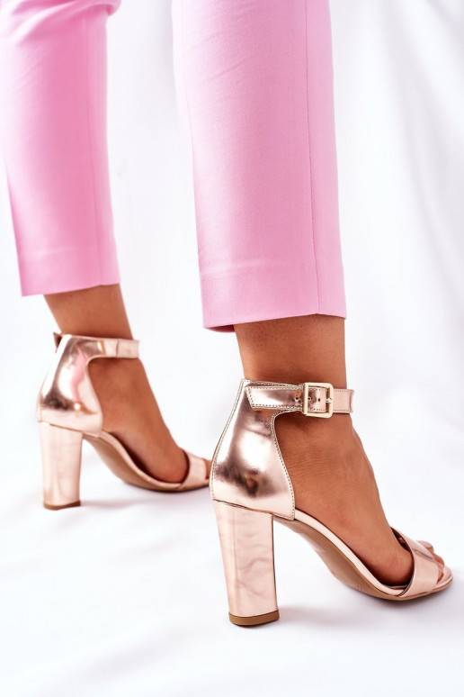 Sandalias de mujer modelo clásico con tacón Laura Messi color champagne
