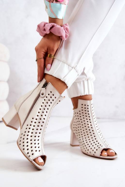 Botas beige caladas