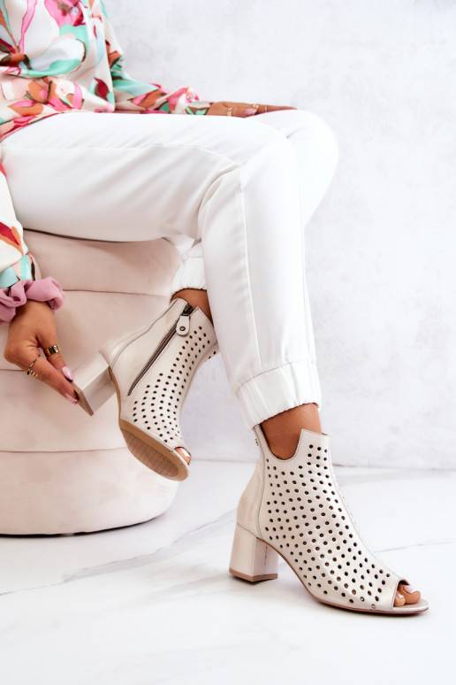 Botas beige caladas