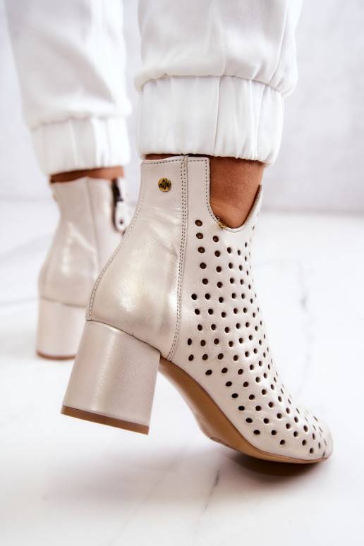 Botas beige caladas