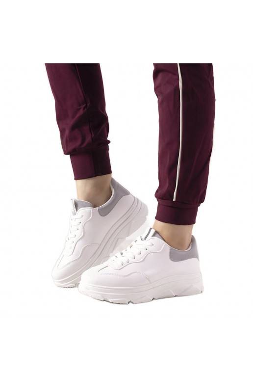 zapatos deportivos blancos