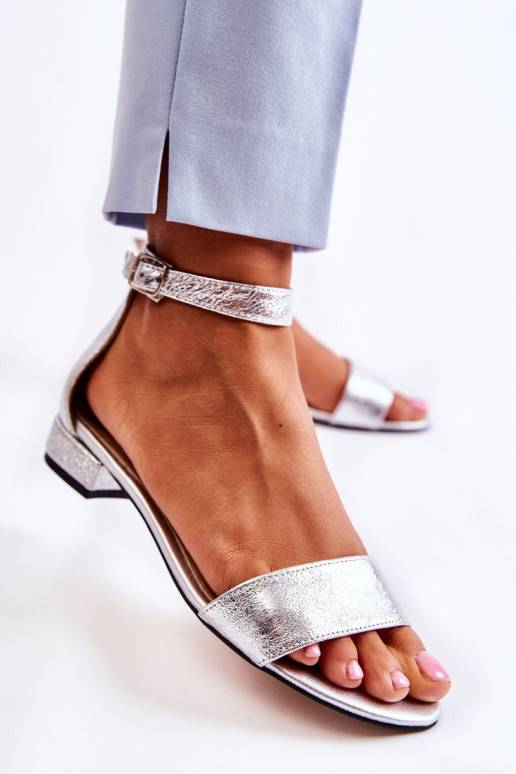 Sandalias en color plateado de Shanley. Sandalias en color plateado de Shanley.