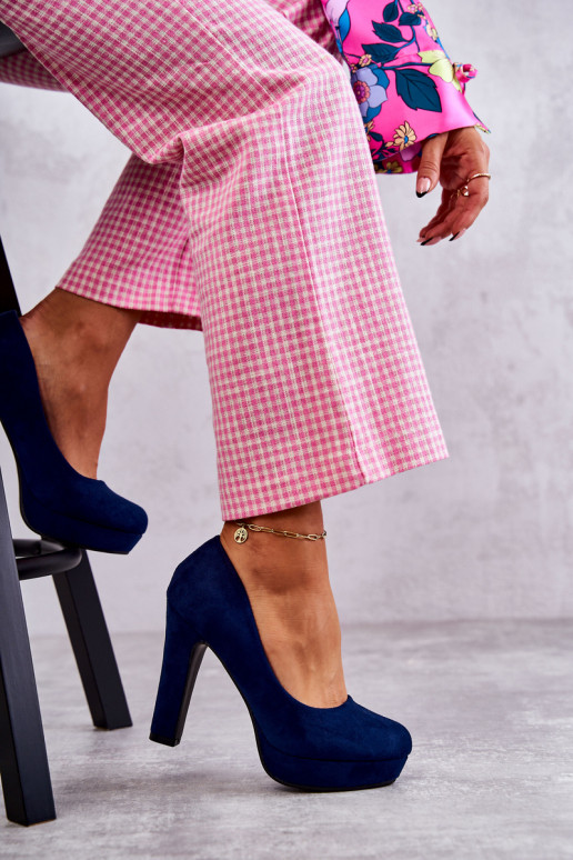 Zapatos modelo clásico ante color...