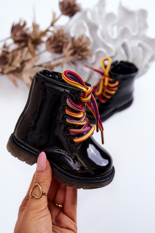 Botas infantiles con efecto lacado en color negro Tibbie