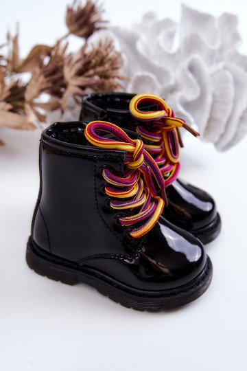 Botas infantiles con efecto lacado en color negro Tibbie 2