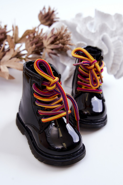 Botas infantiles con efecto lacado en color negro Tibbie