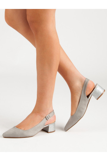 Zapatos con tacones...