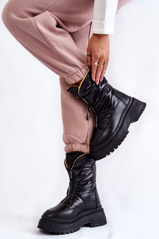 Botas de nieve negras con cremalleras.