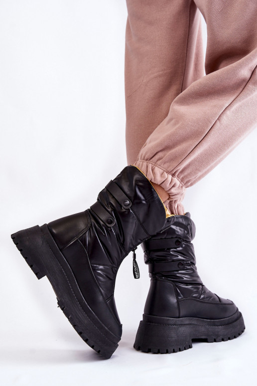 Botas de nieve negras con cremalleras.