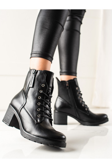Botas informales con cordones negras POTOCKI