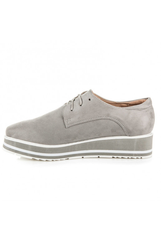 Zapatos de ocio grises.
