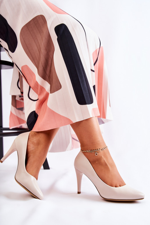 Zapatos de tacón en color gris...