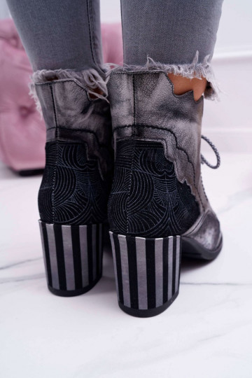 Botas de mujer en piel natural en color gris 2