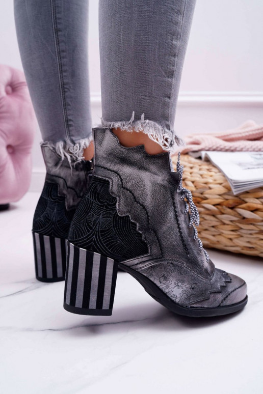 Botas de mujer en piel natural en color gris
