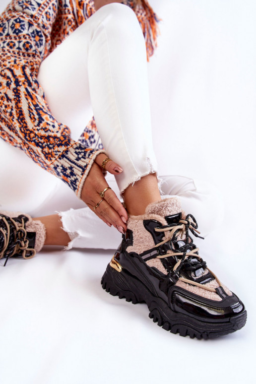 Calzado deportivo calentado negro y... Calzado deportivo calentado negro y...