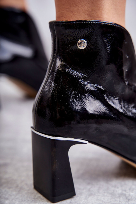 Botas con tacones en color negro.