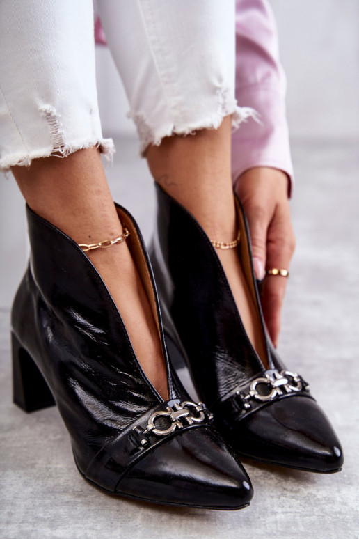 Botas con tacones en color negro.