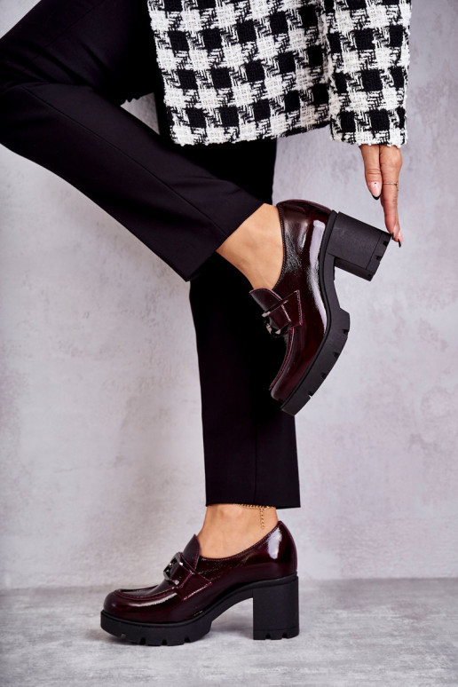 Zapatos con tacón estilo elegante...