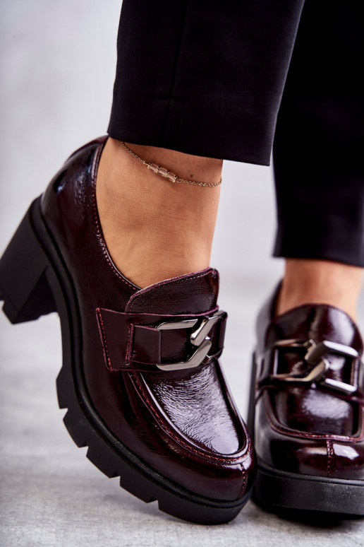 Zapatos con tacón estilo elegante...