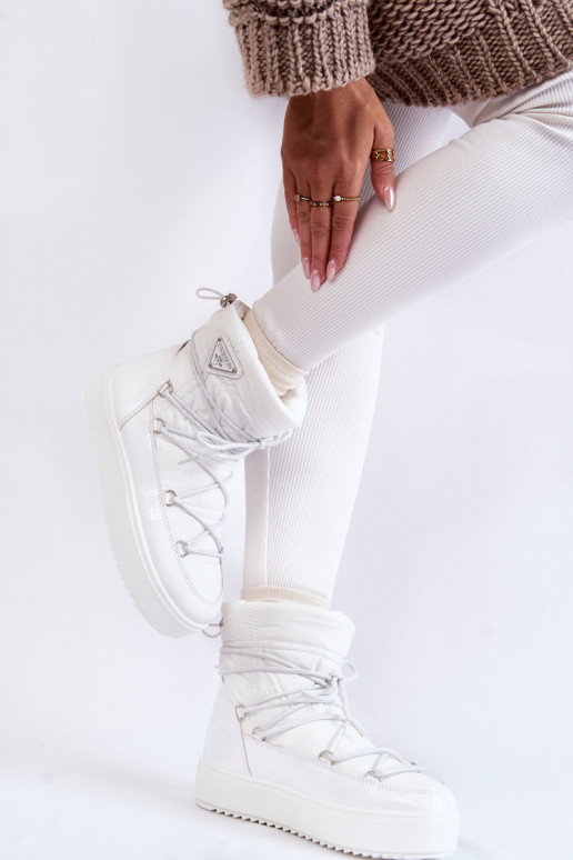 Botas de nieve con cordones en color... Botas de nieve con cordones en color...