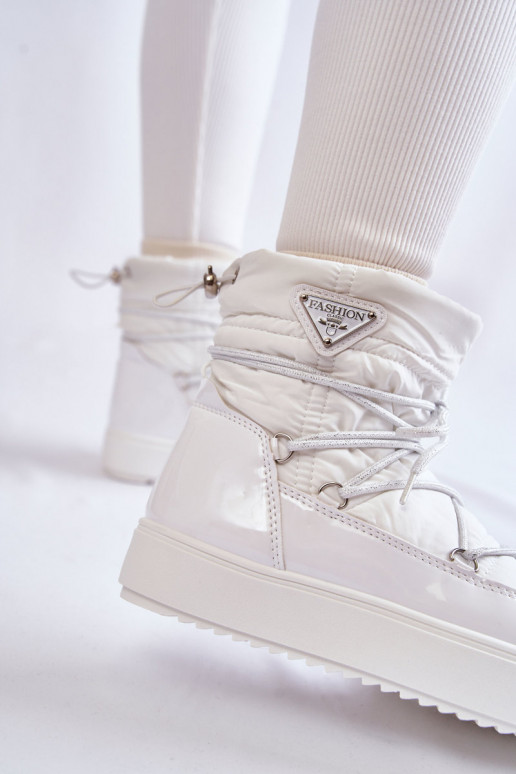 Botas de nieve con cordones en color... Botas de nieve con cordones en color...