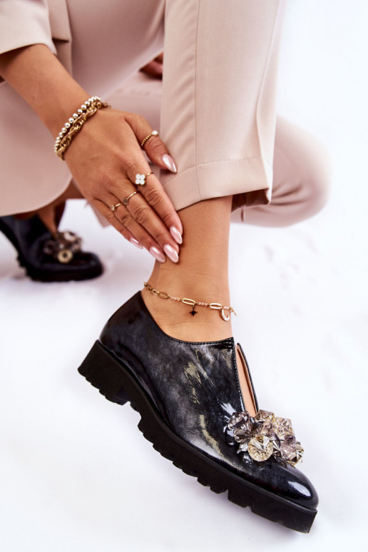 Zapatos de mujer con adornos y efecto...