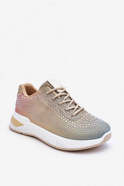 Zapatillas brillantes con ojales brillantes en varios colores.